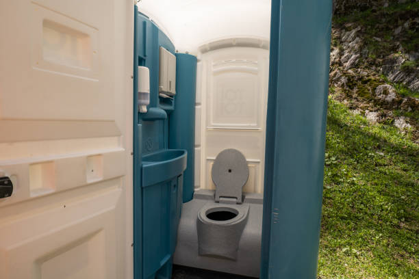 Best Porta potty delivery and setup  in Northfield, IL